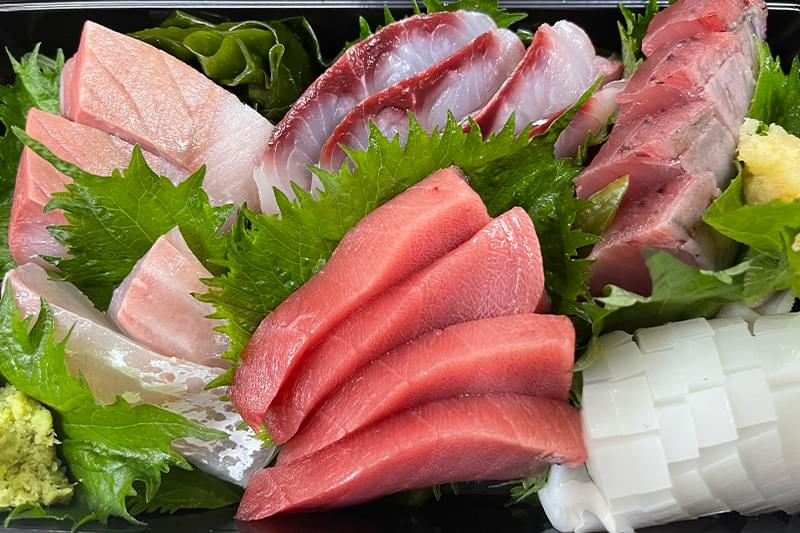 美味しい魚介類の惣菜たくさんあります!